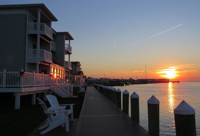 جناح سرير ملكى, Comfort Suites Chincoteague Island Bayfront Resort