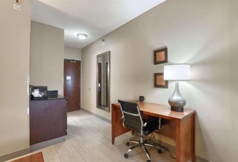Люкс, Comfort Suites Madison West