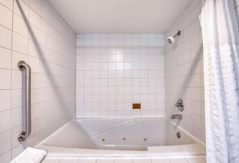 Люкс Кровать Кинг, Comfort Suites Madison West