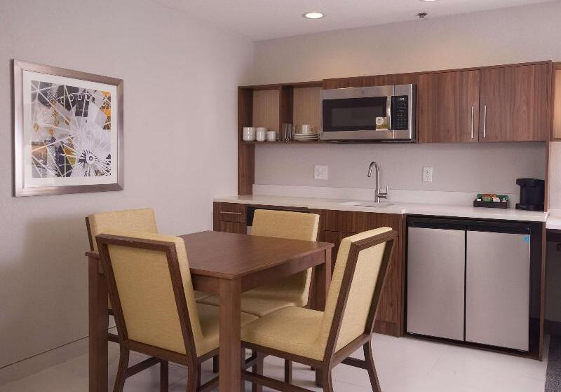 מיטת קינג בסוויטה, Home2 Suites By Hilton Atlanta Perimeter Center