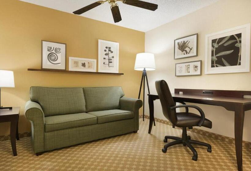 带大床的套房, Quality Inn & Suites