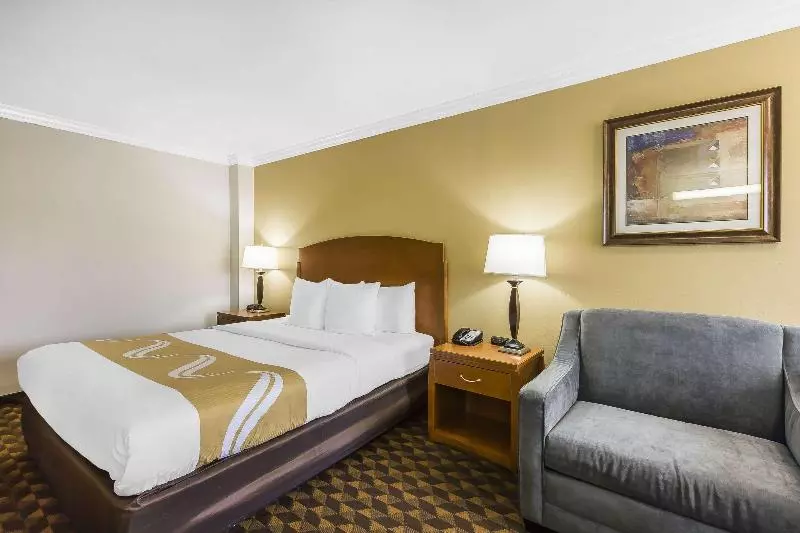 سوئیت با تخت بزرگ, Quality Inn & Suites Los Angeles Airport  Lax