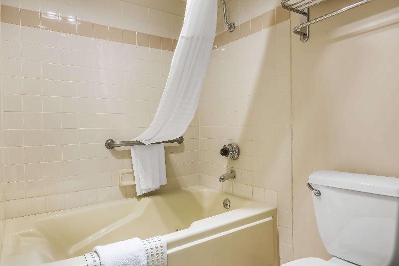 스위트 킹사이즈 침대, Quality Inn & Suites Los Angeles Airport Lax