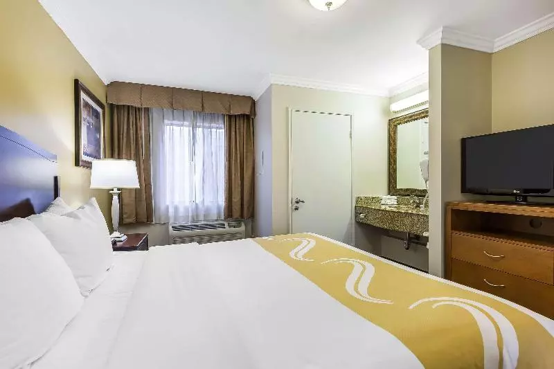 سوئیت با تخت بزرگ, Quality Inn & Suites Los Angeles Airport  Lax