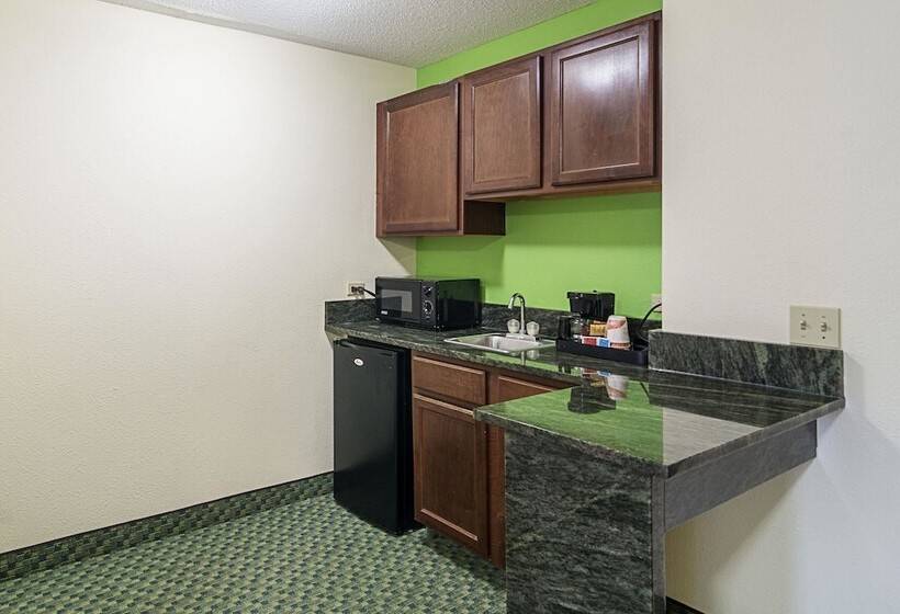 جناح, Quality Inn & Suites Near I 80 And I 294