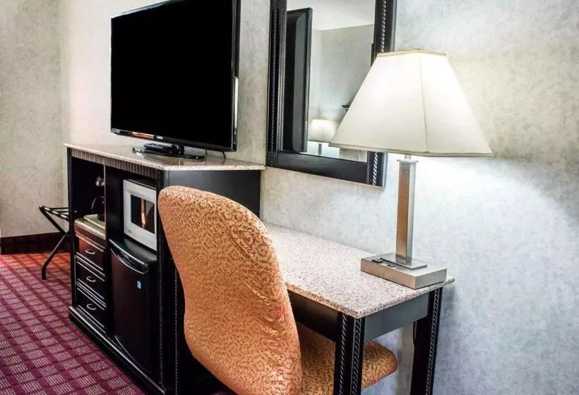 ２ダブルベッドのスタンダードルーム, Quality Inn & Suites North Gibsonia