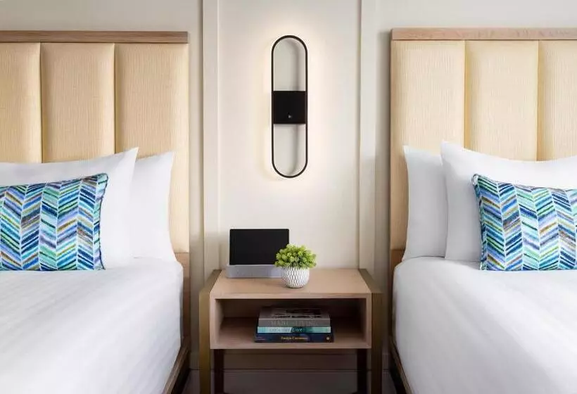 اتاق استاندارد, The Anza  A Calabasas