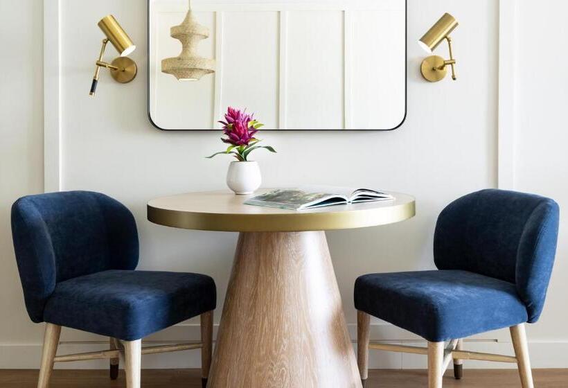 غرفة قياسية, The Anza  A Calabasas