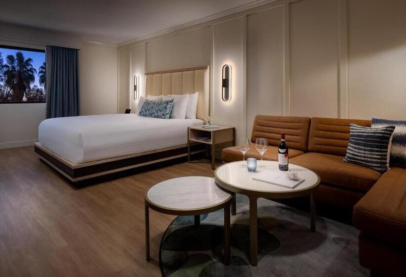 غرفة بريميوم, The Anza  A Calabasas