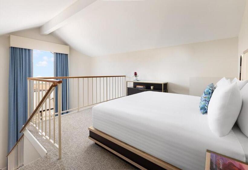 جناح 3 غرف نوم, The Anza  A Calabasas