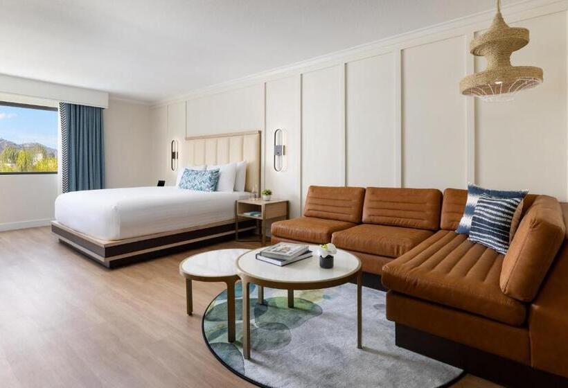 غرفة قياسية لذوى الاحتياجات الخاصة, The Anza  A Calabasas