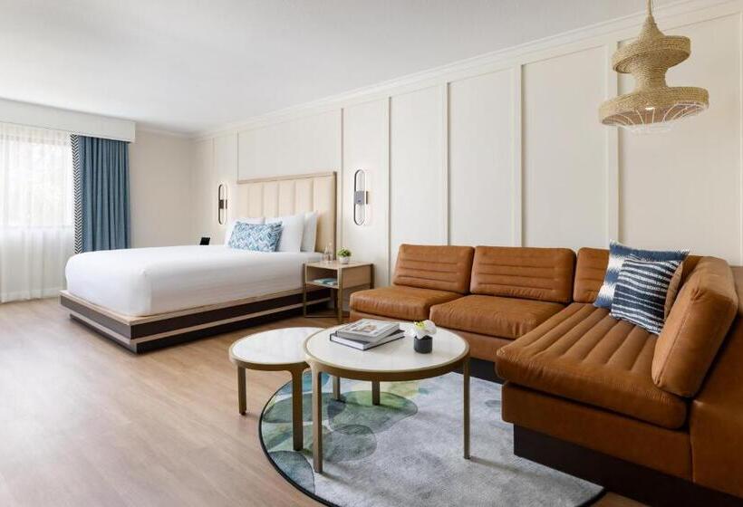 غرفة قياسية لذوى الاحتياجات الخاصة, The Anza  A Calabasas