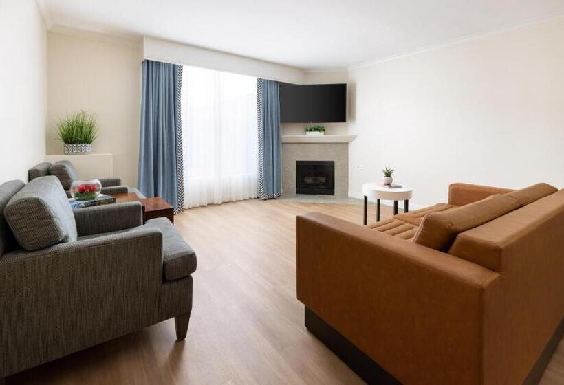 جناح غرفتين نوم, The Anza  A Calabasas