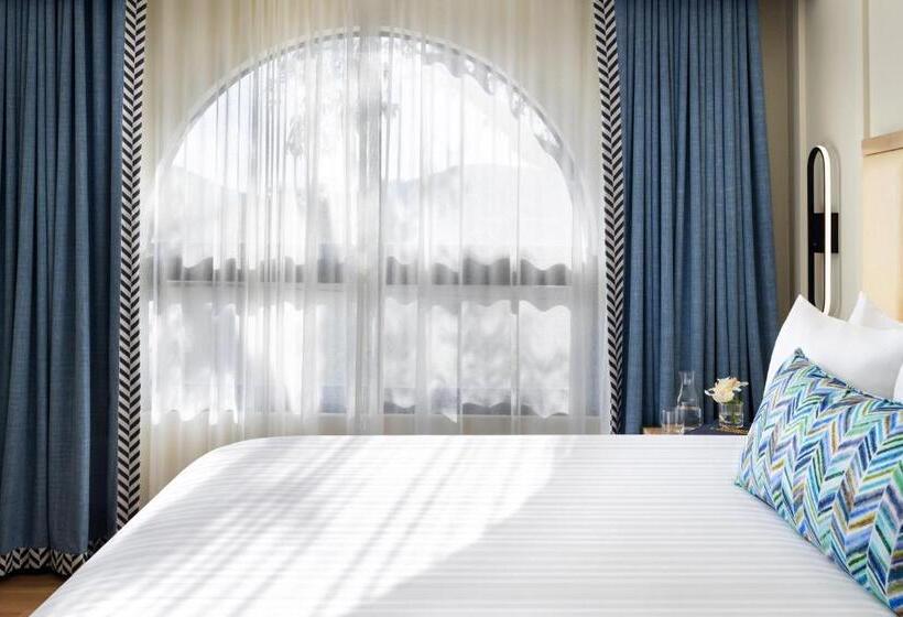 جناح غرفتين نوم, The Anza  A Calabasas