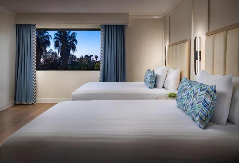 غرفة قياسية, The Anza  A Calabasas