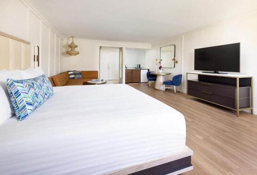 غرفة بريميوم, The Anza  A Calabasas