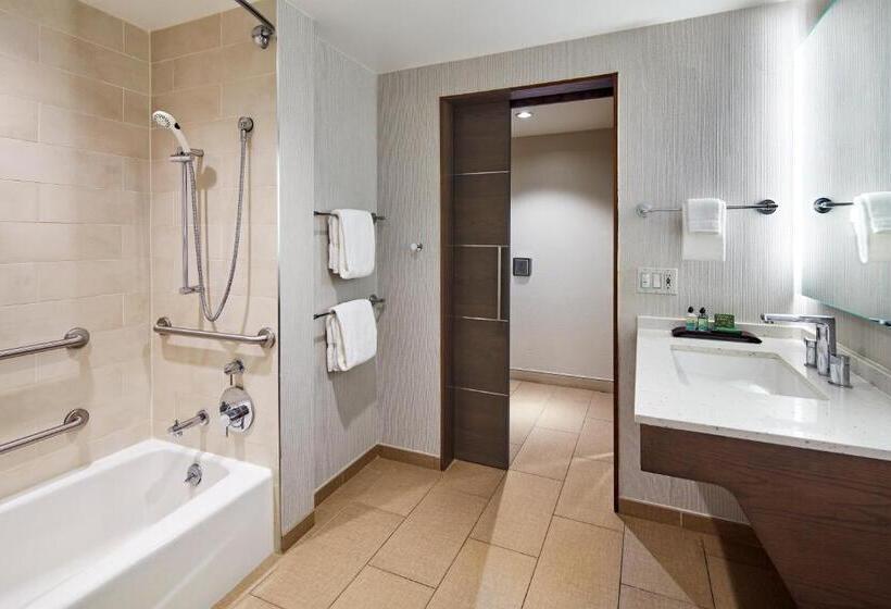 غرفة قياسية, The Anza  A Calabasas