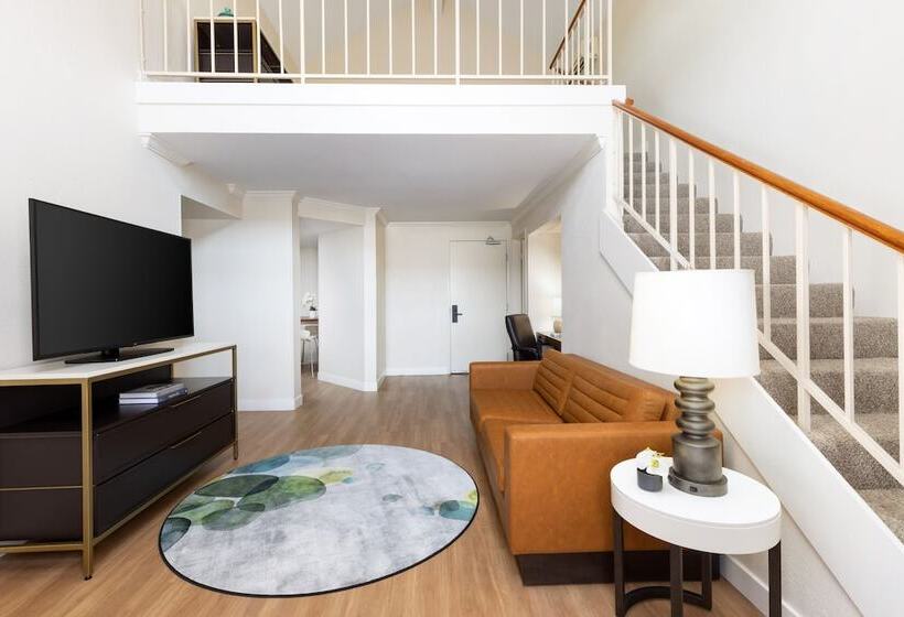 جناح 3 غرف نوم, The Anza  A Calabasas