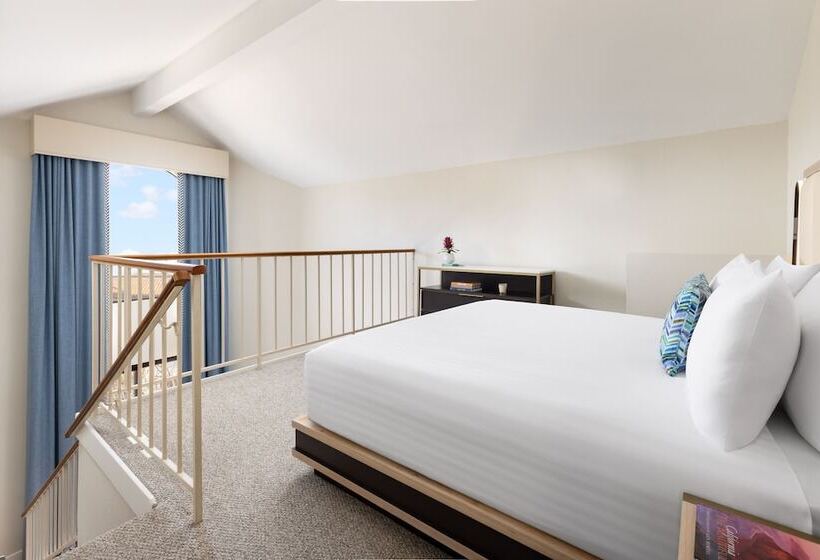 جناح 3 غرف نوم, The Anza  A Calabasas