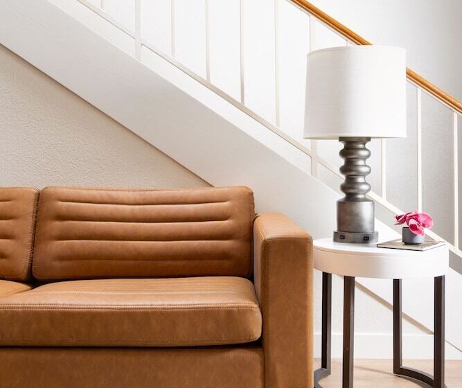 جناح غرفتين نوم, The Anza  A Calabasas