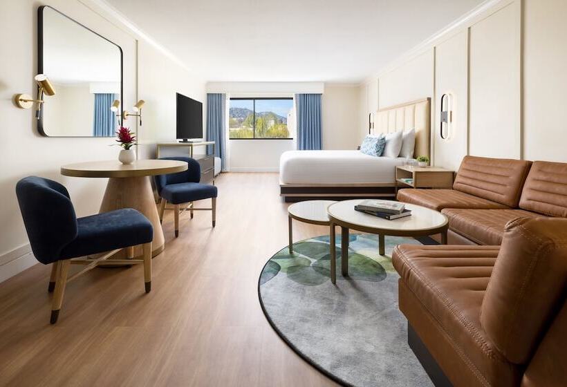 غرفة قياسية لذوى الاحتياجات الخاصة, The Anza  A Calabasas