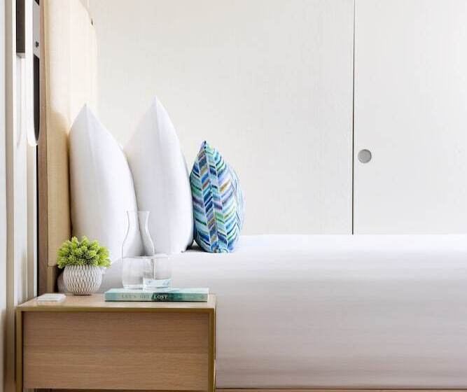 غرفة بريميوم, The Anza  A Calabasas