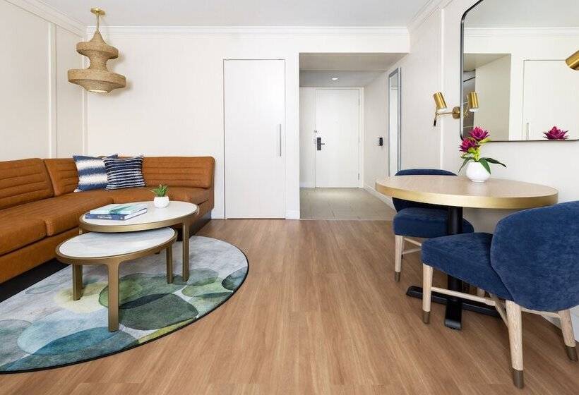 غرفة بريميوم, The Anza  A Calabasas