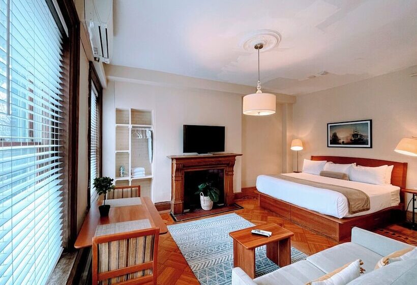 프리미엄 스튜디오, Copley House