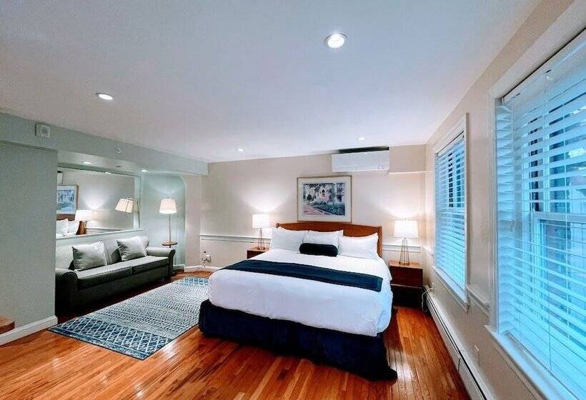 프리미엄 스튜디오, Copley House