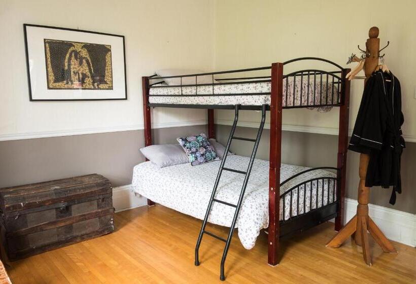 חדר משפחתי, Auberge De La Visitation