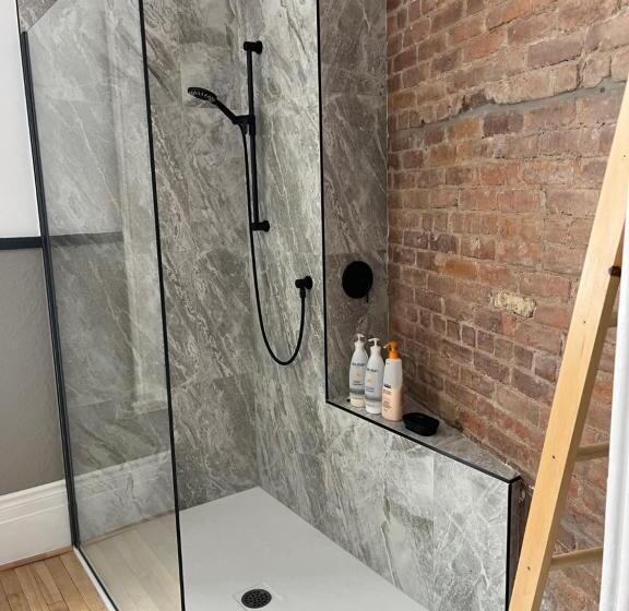 חדר משפחתי, Auberge De La Visitation