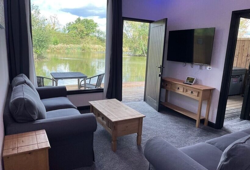 Люкс Premium 2 Спальни, Thewaterfrontlodges