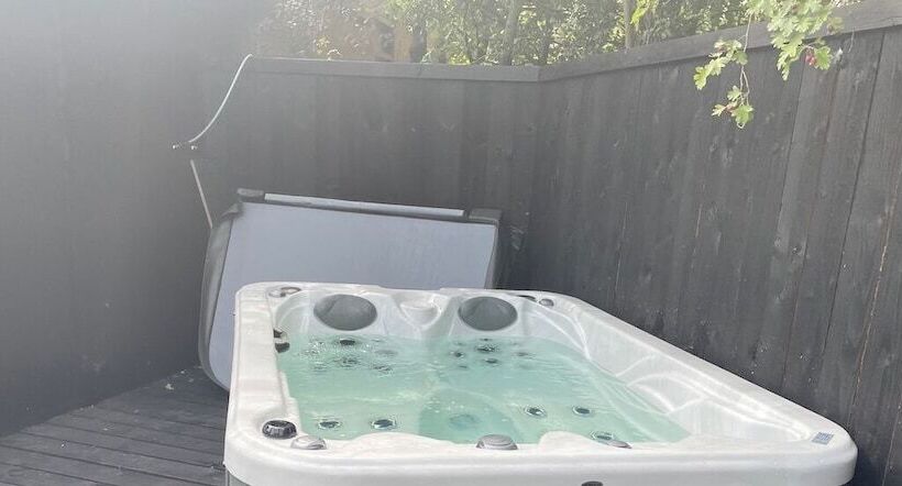 带河湖景观的高品质房间, Thewaterfrontlodges