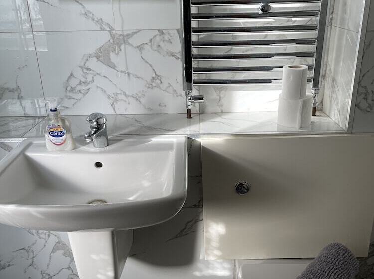 标准间, The Six Bells