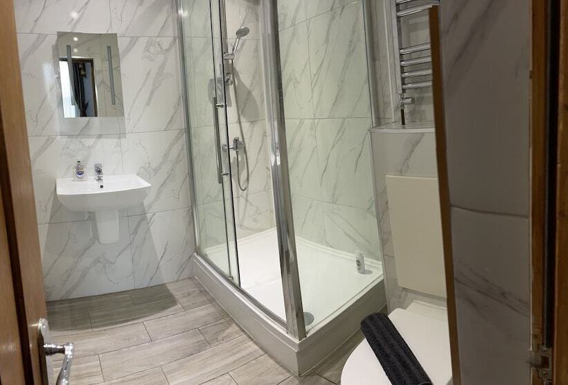 标准间, The Six Bells