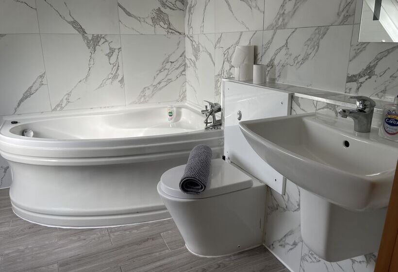 标准间, The Six Bells