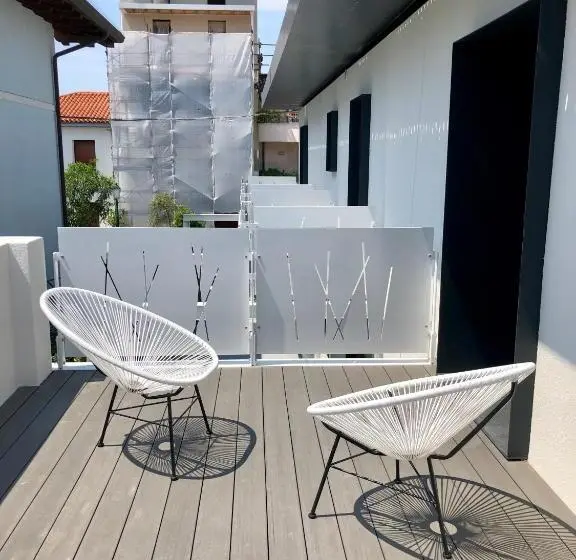 اتاق استاندارد سه نفره, Sunrise Rooms