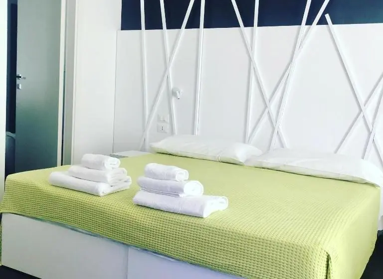 اتاق استاندارد سه نفره, Sunrise Rooms