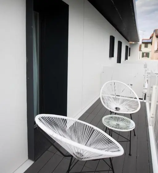 اتاق استاندارد با بالکن, Sunrise Rooms