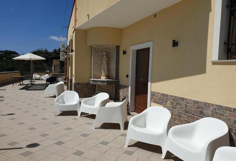 メゾネットスイート, Casal Trinacria