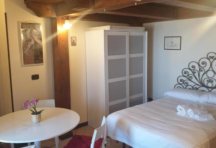 ファミリーステューディオ, Casal Trinacria