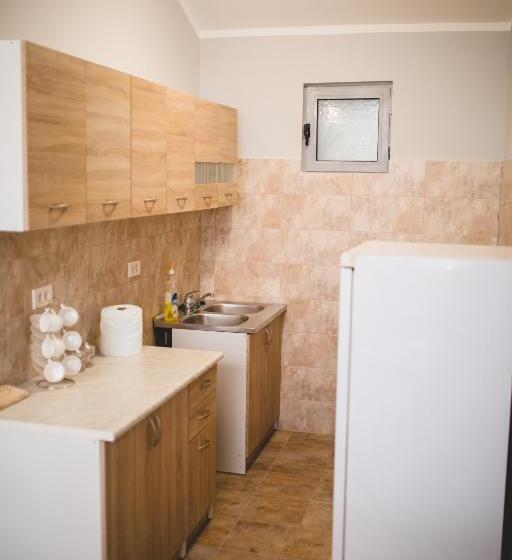سوییت اجرایی, Guesthouse Djukanovic