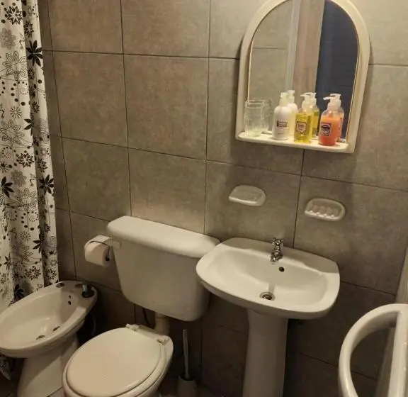 Standard Neljän Hengen Huone, Posada Del Tata