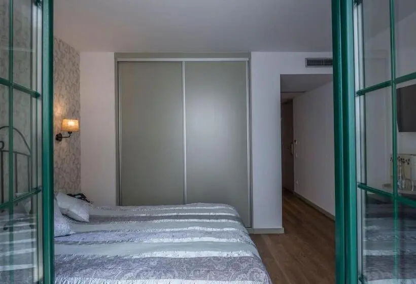 Superior Room with Terrace, Jardi De Pedra