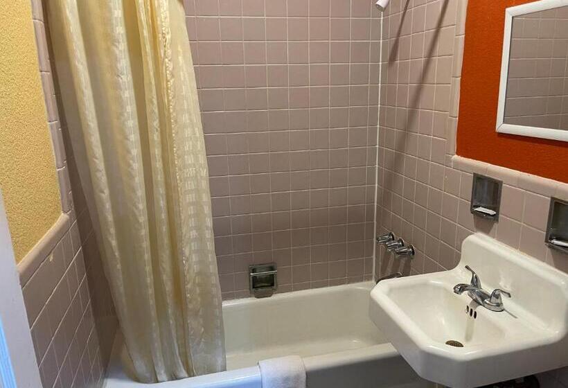 חדר דחוקס עם מיטת קינג, Kenwood Court Motel