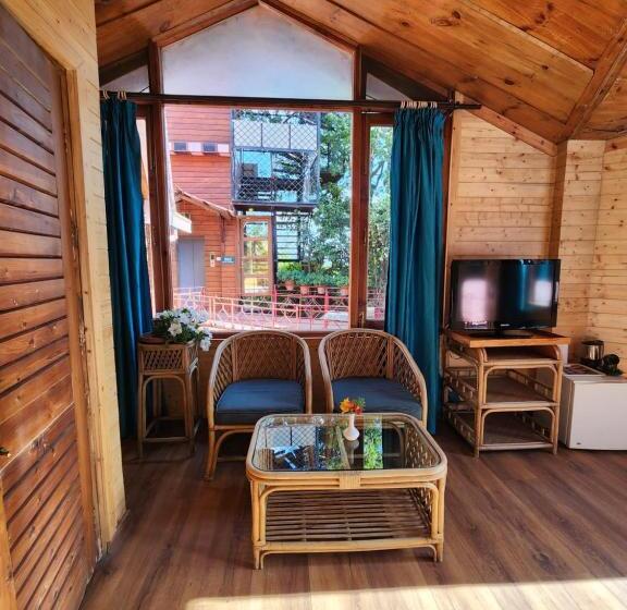 اتاق لوکس, The Chalets Naldehra