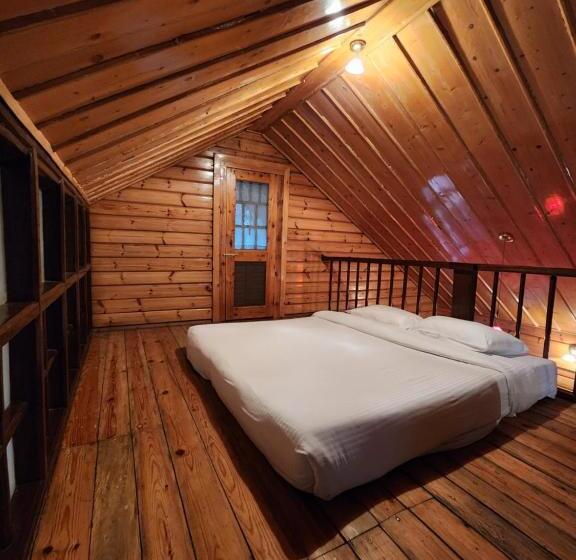 کلبه ییلاقی, The Chalets Naldehra