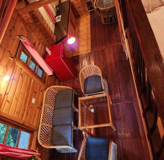 샬레, The Chalets Naldehra