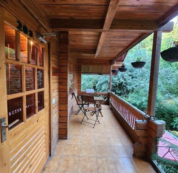 샬레, The Chalets Naldehra