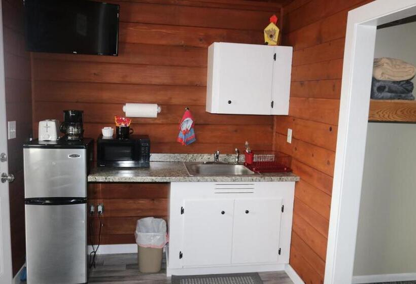 经济房, The Lowtide Motel